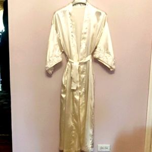 Silk long house white robe.